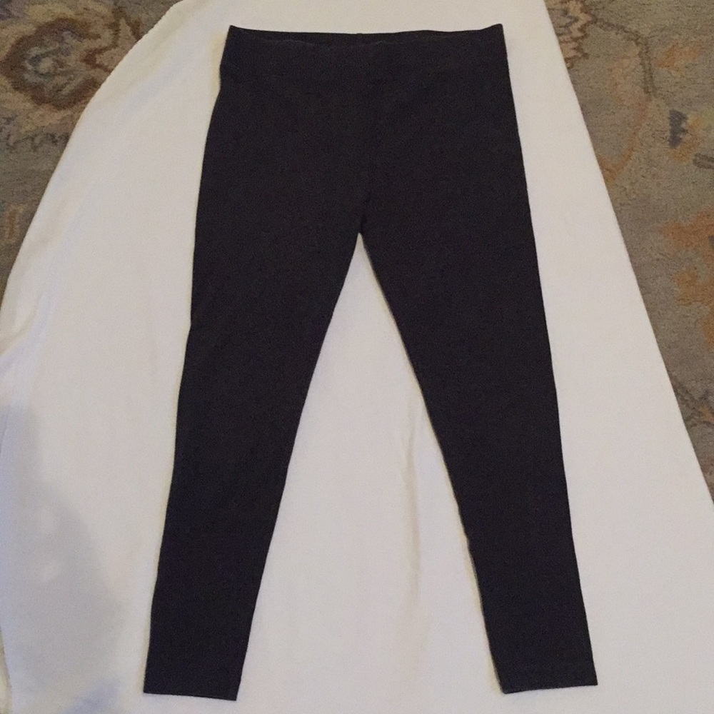 Lou & Grey essential legging.  Heather grey. Lg